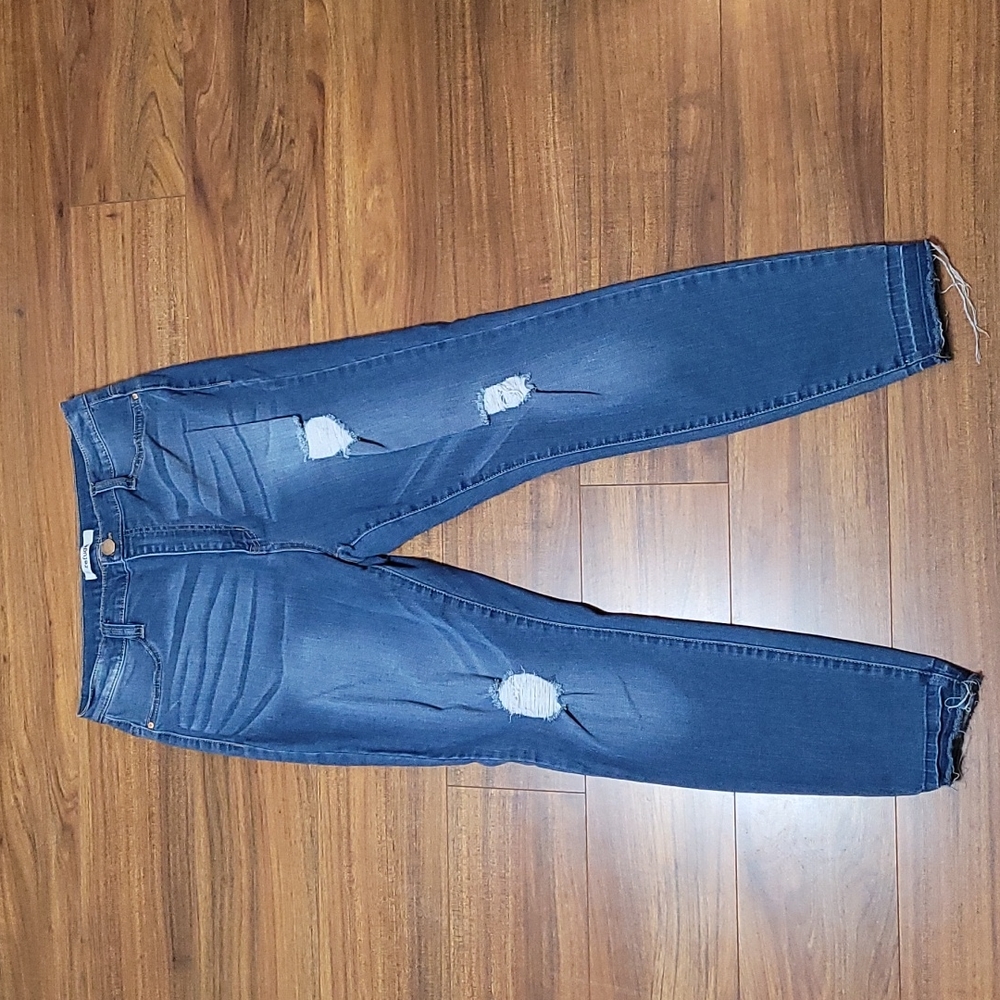Refuge Distressed Ankle Length Jeans Size 12